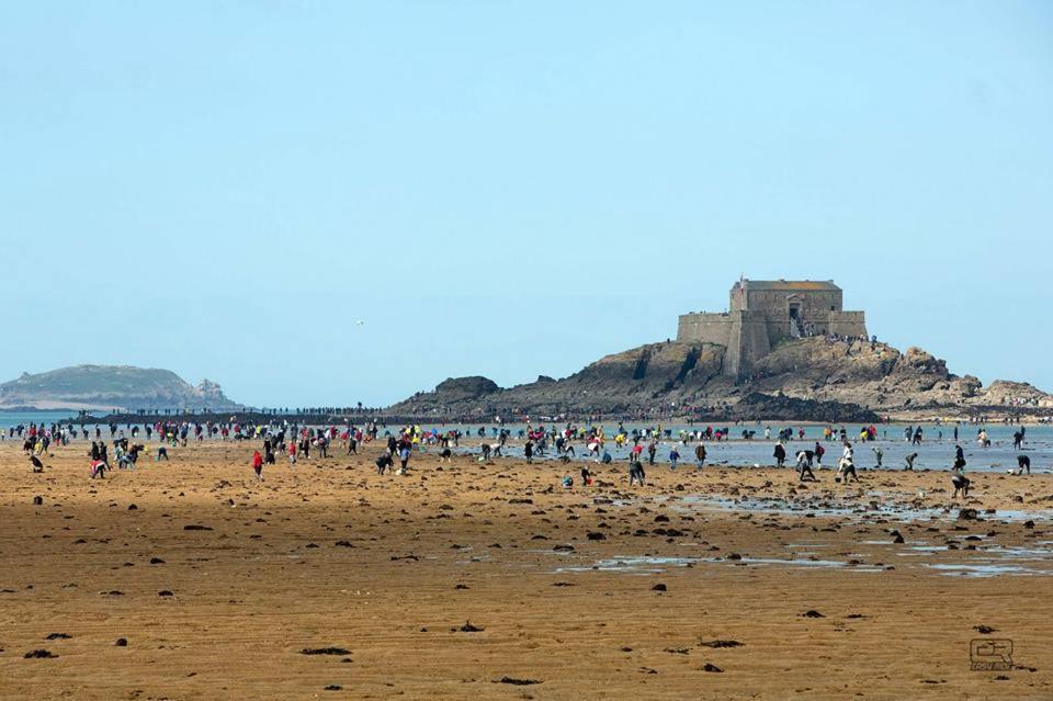 Le Cati Mini Villa Cancale Ruang foto